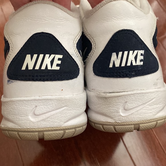 Nike Basketball Shoes - Picture 4 of 9